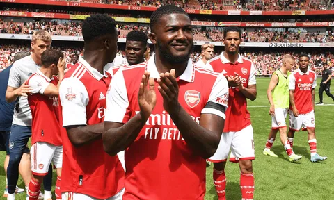 CHÍNH THỨC: Arsenal chia tay cầu thủ đa năng