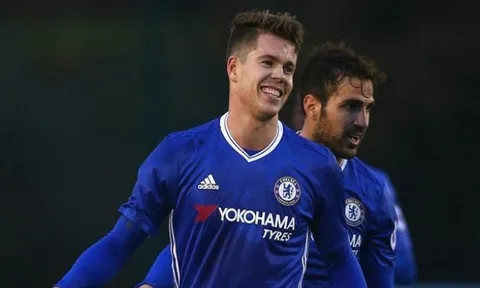 CHÍNH THỨC! Chelsea chia tay tiền vệ ghi 14 bàn/28 trận