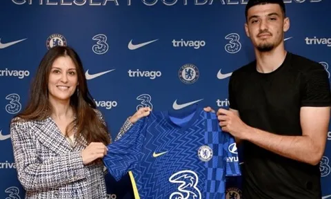 CHÍNH THỨC! Chelsea có bản hợp đồng đầu tiên