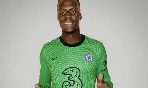 CHÍNH THỨC: Chelsea ra mắt tân binh thứ 7, Kepa như 'ngồi trên đống lửa'