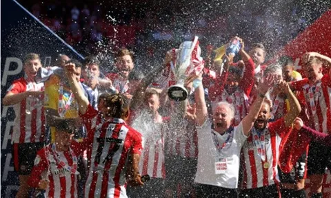 CHÍNH THỨC: Đội bóng thứ 3 thăng hạng Premier League