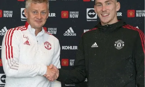 CHÍNH THỨC! Gia hạn xong với M.U, báu vật tuyến giữa lập tức rời Old Trafford