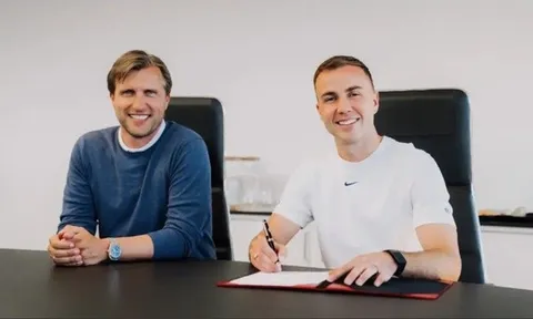 CHÍNH THỨC: Mario Gotze ra mắt đội bóng mới