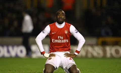 CHÍNH THỨC: Cựu sao Arsenal giải nghệ