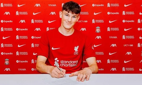 CHÍNH THỨC: Liverpool công bố tân binh thứ 3 sau Darwin Nunez
