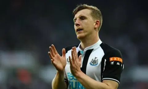 CHÍNH THỨC: Newcastle 'nổ' tân binh đầu tiên ở chợ hè