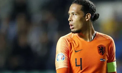 CHÍNH THỨC! Van Dijk báo hung tin cho ĐT Hà Lan trước VCK EURO 2020