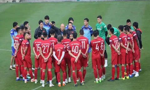 Chờ cuộc thư hùng của hai HLV người Hàn; AFC giám sát buổi tập của ĐT Việt Nam