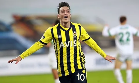 CHOÁNG! Arsenal 'cắn răng chịu đựng' trả 90% lương cho Mesut Ozil