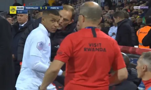 CHOÁNG! Bị thay ra, Mbappe làm 1 hành động kỳ lạ với Tuchel khiến NHM thấy sốc