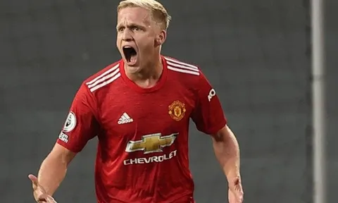CHOÁNG! Chịu không nổi, Van de Beek hét về phía đồng đội 'thảm họa'