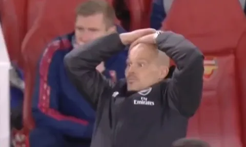 CHOÁNG! 'Thảm họa' Arsenal ảo tưởng sức mạnh, Ljungberg ôm đầu trợn mắt bàng hoàng