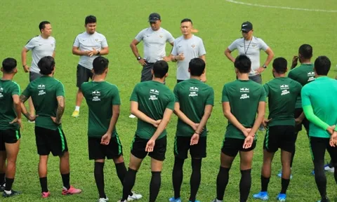 CHOÁNG! Thua Việt Nam, bại tướng bỏ trốn và mất liên lạc với ĐTQG