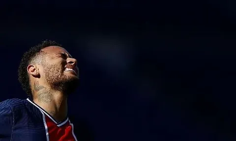 Choáng với số thẻ đỏ Neymar phải nhận
