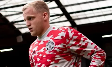 Chọn Man Utd, Van De Beek phải chăng đã sai lầm?