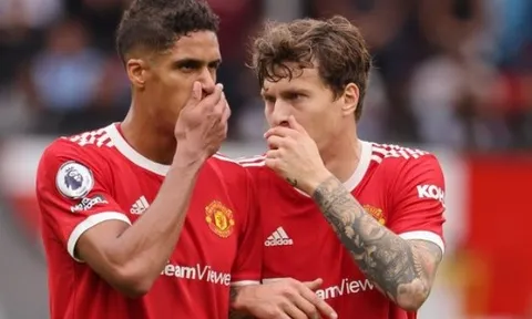 Chọn Varane hay Lindelof? Rangnick trả lời truyền thông