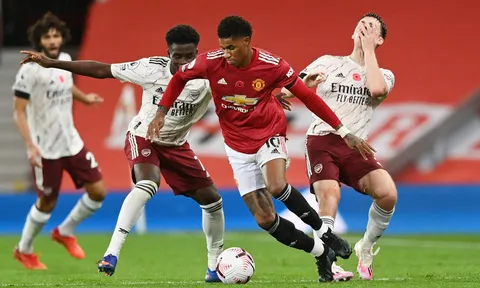 "Hiện tại, Man Utd nhỉnh hơn Arsenal một chút"