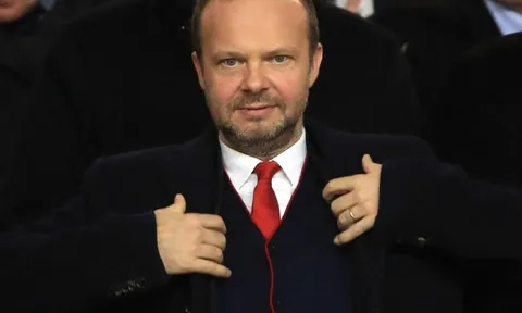 Chốt giá Alex Telles "như trò đùa", Ed Woodward lại khiến Man United gặp khó