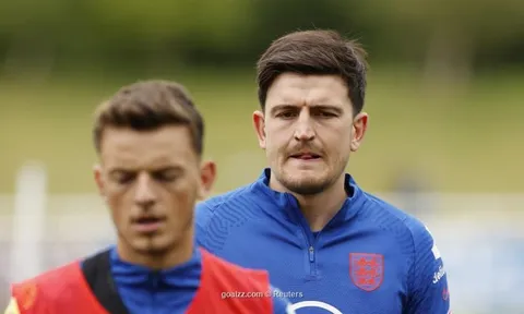 Chữ ký từng bị cho là thảm họa của Arsenal khiến Maguire xấu hổ