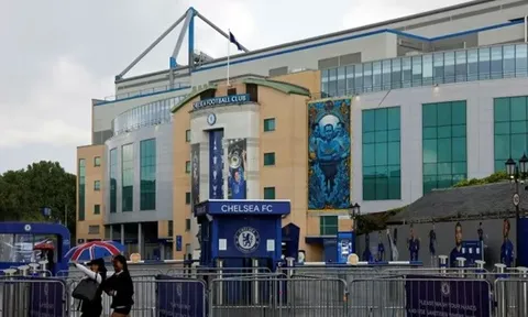 Chủ mới Chelsea tăng nợ 800 triệu bảng