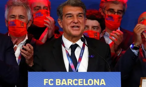 Chủ tịch Barca chơi tới bến với UEFA