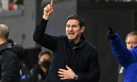 Chưa đến Everton, Frank Lampard đã làm khó Arsenal