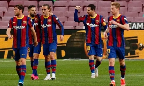 Chưa vô địch, Koeman đã thắng trong lòng các CĐV Barca ở 2 phương diện