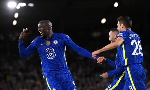 "Chúng tôi đang cố gắng chiêu mộ Lukaku và Dybala"