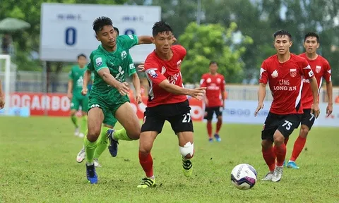 CLB Long An thắng đậm Phù Đổng với tỉ số của ván đấu tennis