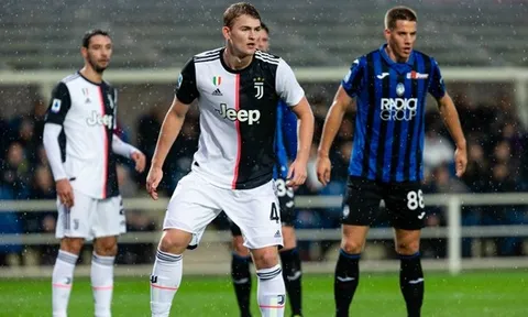 "Có ai nhìn thấy De Ligt ở đâu không?"