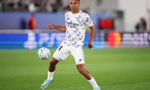 Có Casemiro, Ten Hag đã biết làm gì với khu trung tuyến