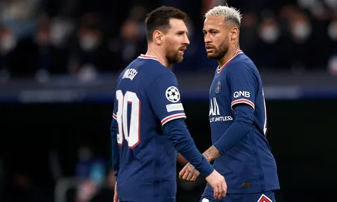 Cổ động viên PSG la ó Messi, Neymar