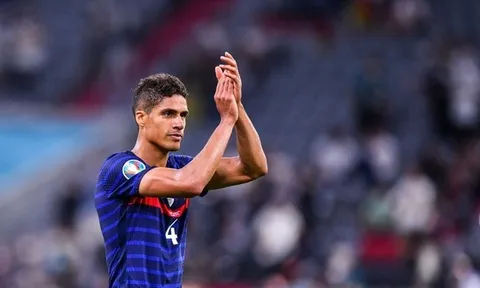 Cơ hội cuối để Ed Woodward thực hiện 'lời hứa Varane' với M.U