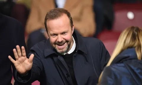 "Có lẽ cậu ấy muốn đến Old Trafford, tại sao Man Utd không chiêu mộ 2 cái tên đó?