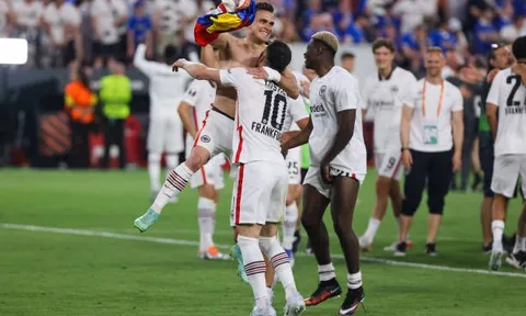 Tạt bóng 20 lần, Nhà vô địch Europa League gây choáng cho đối thủ