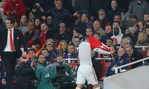 "Emery cần giúp Xhaka, việc Arsenal có 5 đội trưởng thật kỳ quặc"