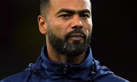Ashley Cole bị trói và đe dọa cắt ngón tay