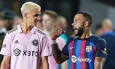 Con trai Beckham ra sân 5 phút trong trận thua Barca 0-6
