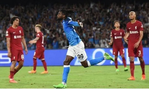 Công cùn thủ kém, Liverpool thua sốc 1-4