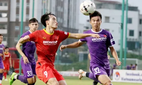 Công Phượng lập cú đúp, ĐT Việt Nam thắng áp đảo đàn em U22