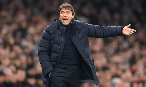 Conte: "Tottenham đang tự yếu đi"