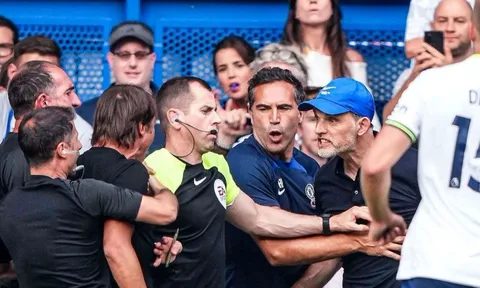 Conte và Tuchel lao vào ẩu đả, điên tiết cấu xé nhau và cái kết