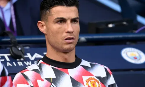 Ten Hag nói lý do loại Ronaldo, dùng Martial