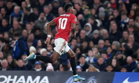 'CR7' xuất hiện ở Stamford Bridge làm De Gea 'cạn lời'
