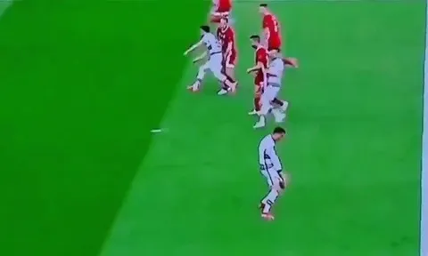 Ronaldo quát tháo khi bị đồng đội ngó lơ