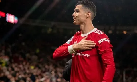 Ronaldo lần đầu gửi thông điệp trực tiếp đến Ten Hag