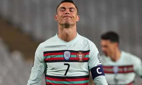 Chị gái Ronaldo lại có pha bênh vực em trai 'đi vào lòng đất'