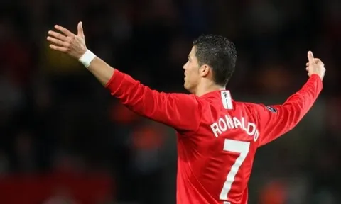 Cristiano Ronaldo tái hợp Man Utd, tại sao không?