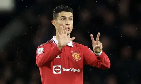 Cú hích của Ronaldo