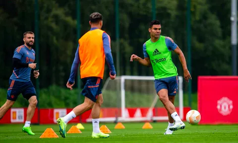Cú hích xuất hiện, dàn sao Man Utd nhồi thể lực trên sân tập